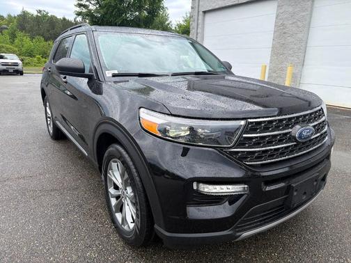 Black Metallic 2022 Ford Explorer XLT