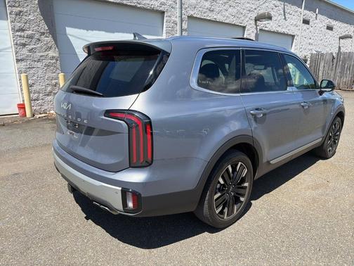 Silver 2024 Kia Telluride SX