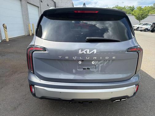 Everlasting Silver 2024 Kia Telluride SX