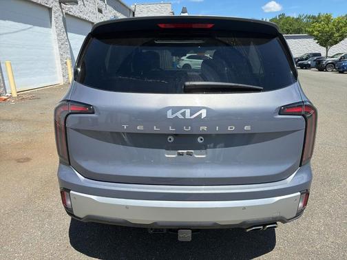 Silver 2024 Kia Telluride SX