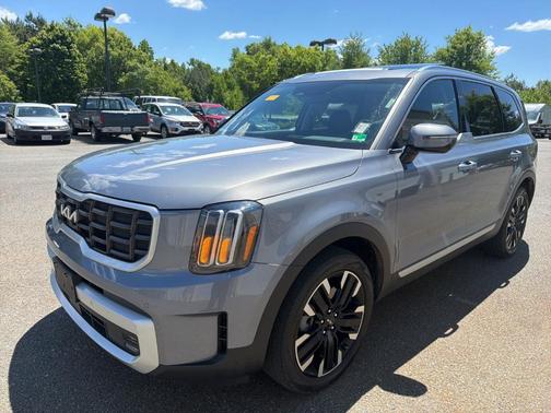 Silver 2024 Kia Telluride SX