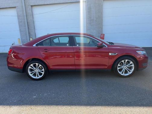 Ruby Red Metallic 2013 Ford Taurus SEL