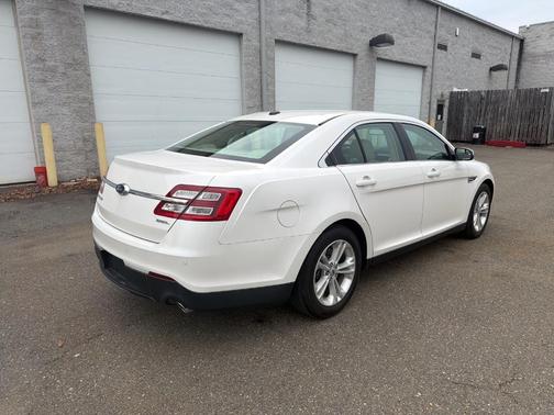 2015 Ford Taurus SEL