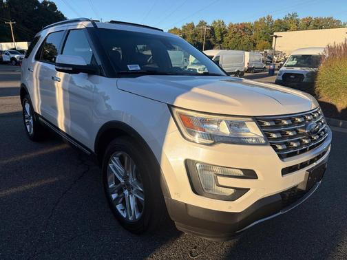 White Platinum Clearcoat Metallic 2016 Ford Explorer Limited