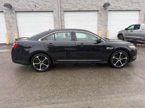 Shadow Black 2016 Ford Taurus SEL