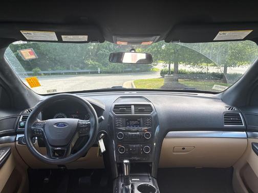 2017 Ford Explorer Base
