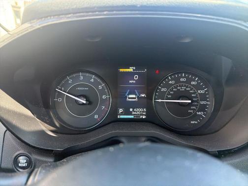 Crystal White Pearl 2022 Subaru Impreza Base