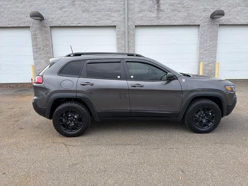 2022 Jeep Cherokee Trailhawk