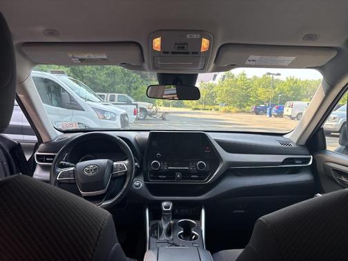 2023 Toyota Highlander LE