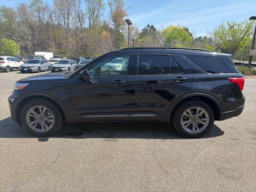 Agate Black Metallic 2022 Ford Explorer XLT