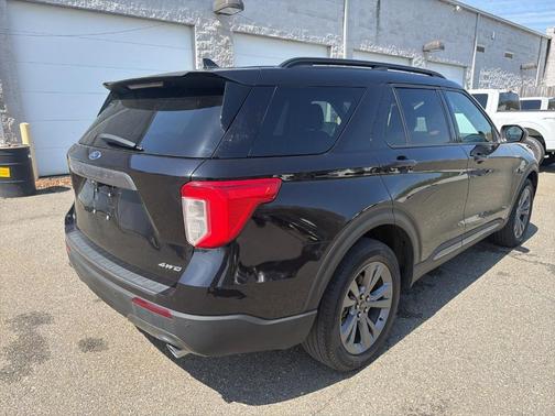 Agate Black Metallic 2022 Ford Explorer XLT