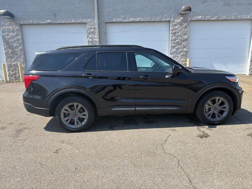 Agate Black Metallic 2022 Ford Explorer XLT