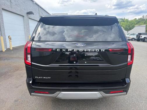 Agate Black Metallic 2025 Ford Expedition Platinum
