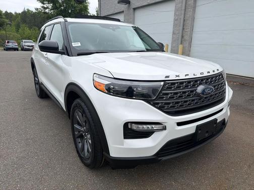 White Metallic 2023 Ford Explorer XLT