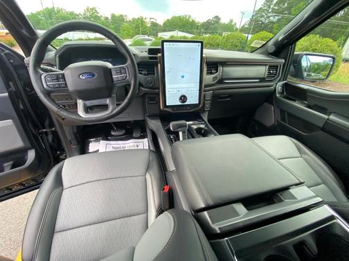 2024 Ford F-150 Lightning LARIAT