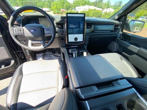 2024 Ford F-150 Lightning LARIAT