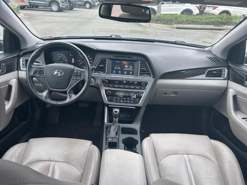 2017 Hyundai SONATA Hybrid Limited