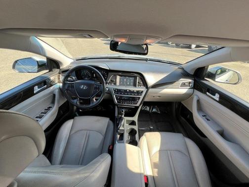 2017 Hyundai SONATA Hybrid Limited
