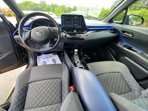 2022 Toyota C-HR XLE