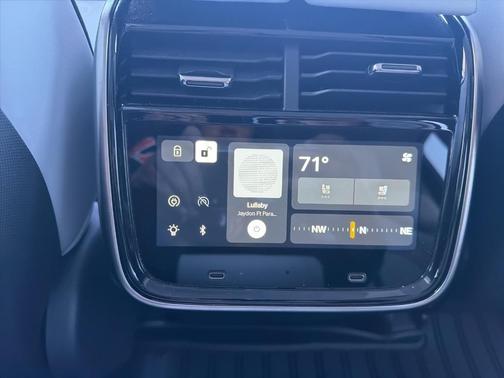 2024 Rivian R1S Adventure