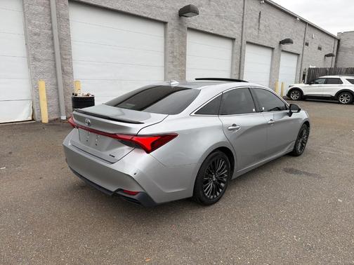 2020 Toyota Avalon Hybrid XSE