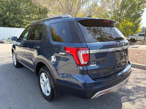 Blue 2017 Ford Explorer XLT