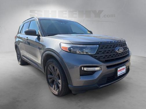 Gray Metallic 2022 Ford Explorer XLT