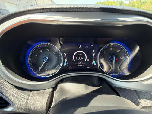 Diamond Black 2025 Chrysler Pacifica Limited