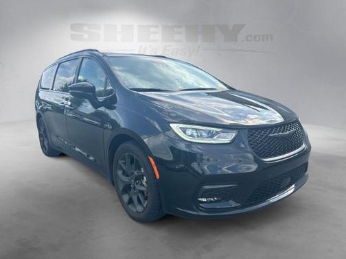 Diamond Black 2025 Chrysler Pacifica Limited