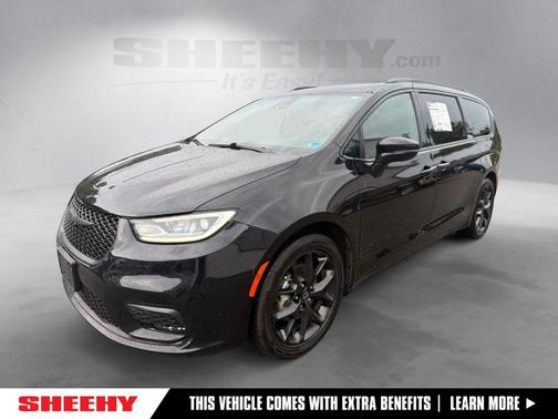 Diamond Black 2025 Chrysler Pacifica Limited