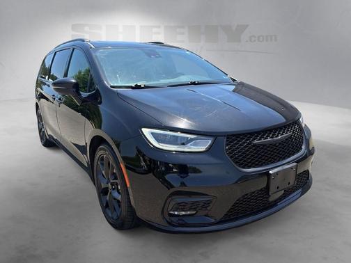 Diamond Black 2025 Chrysler Pacifica Limited