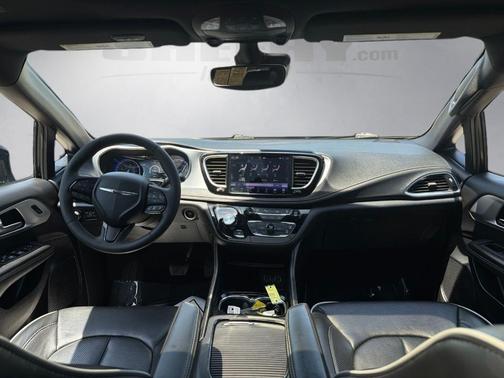 Diamond Black 2025 Chrysler Pacifica Limited