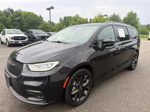 Diamond Black 2025 Chrysler Pacifica Limited