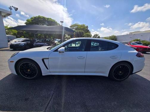 2016 Porsche Panamera Edition