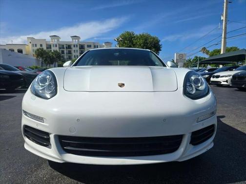 2016 Porsche Panamera Edition