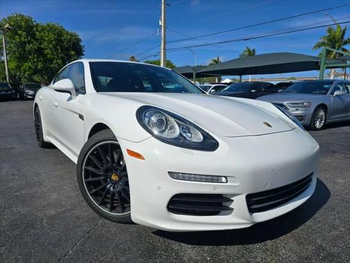 2016 Porsche Panamera Edition