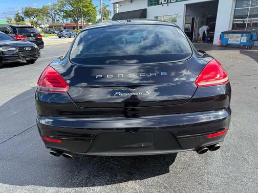 2015 Porsche Panamera 4