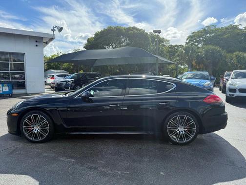 2015 Porsche Panamera 4