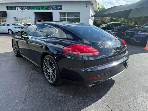 2015 Porsche Panamera 4