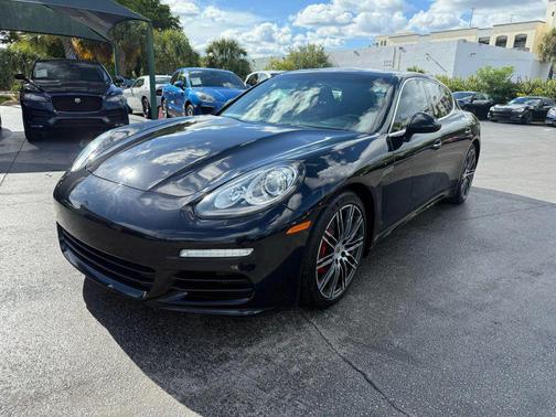 2015 Porsche Panamera 4