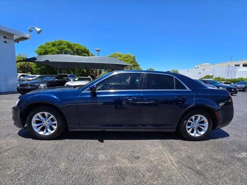2016 Chrysler 300 Limited