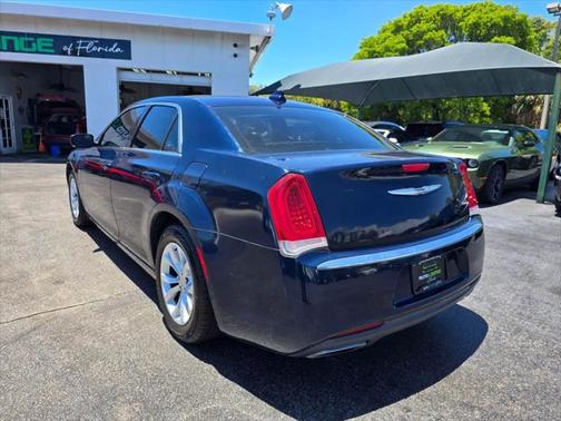 2016 Chrysler 300 Limited