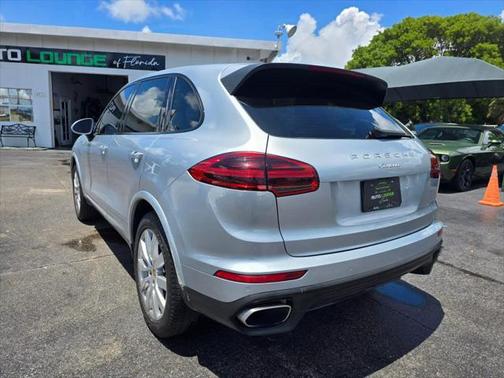2017 Porsche Cayenne Platinum Edition