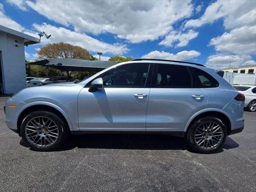 2017 Porsche Cayenne Platinum Edition