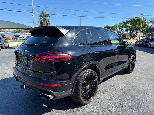 2017 Porsche Cayenne Platinum Edition