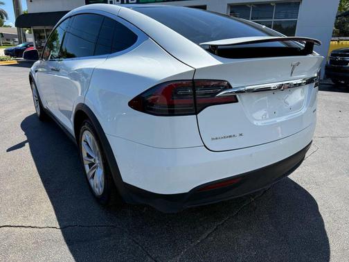 2018 Tesla Model X 100D Sport Utility 4D