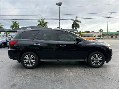 2017 Nissan Pathfinder SV