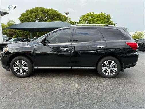 2017 Nissan Pathfinder SV