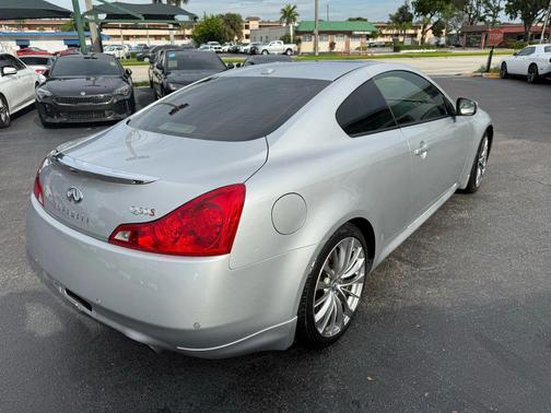2015 INFINITI Q60 Journey