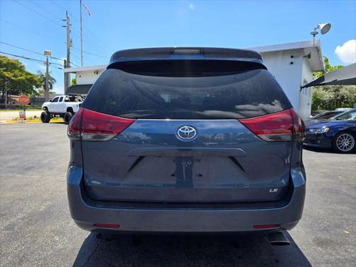 2014 Toyota Sienna LE